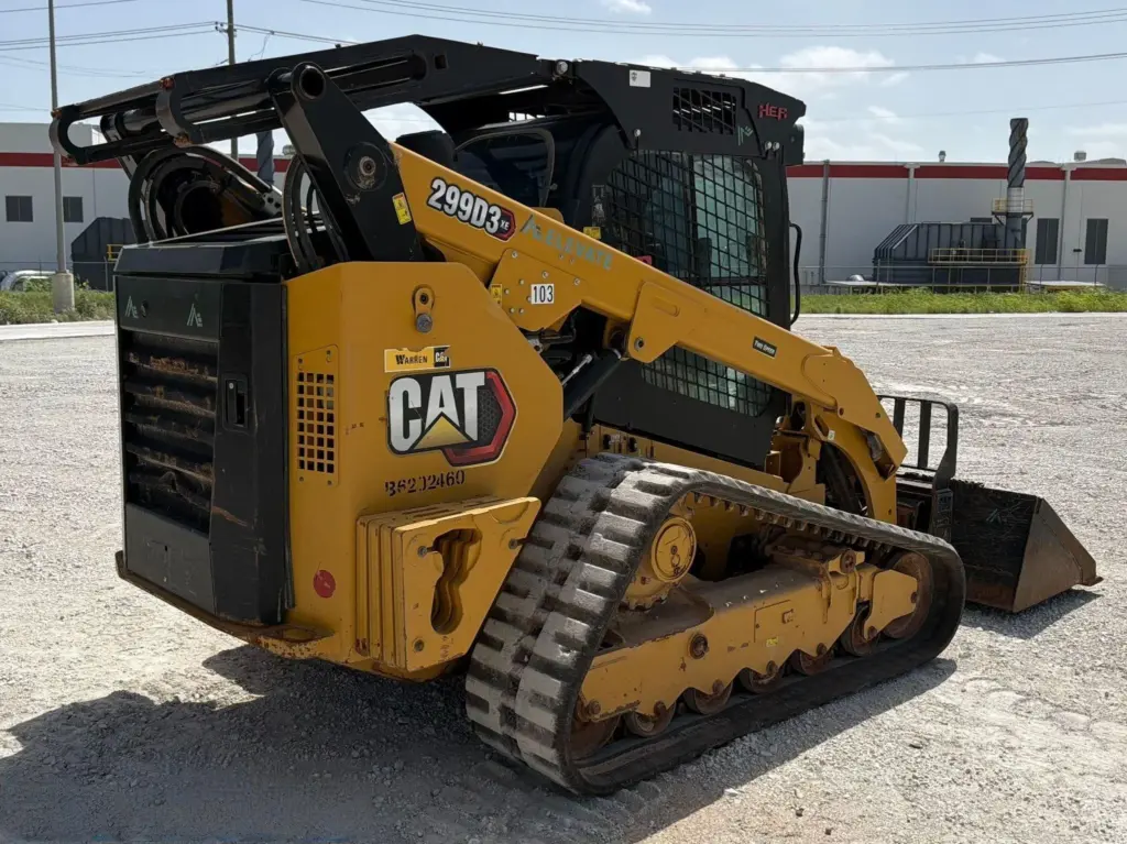 2024 Caterpillar 299D3 XE tracked skid steer loader photo 3