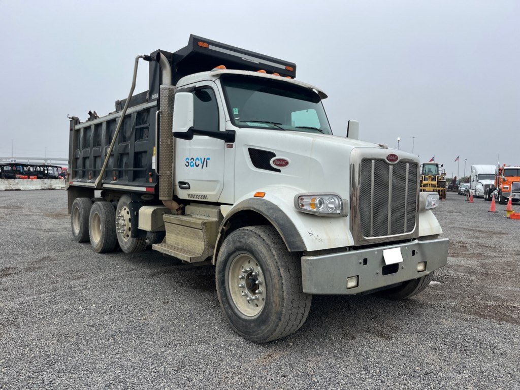 2024 Peterbilt 567 8x4 Tri/A photo 2