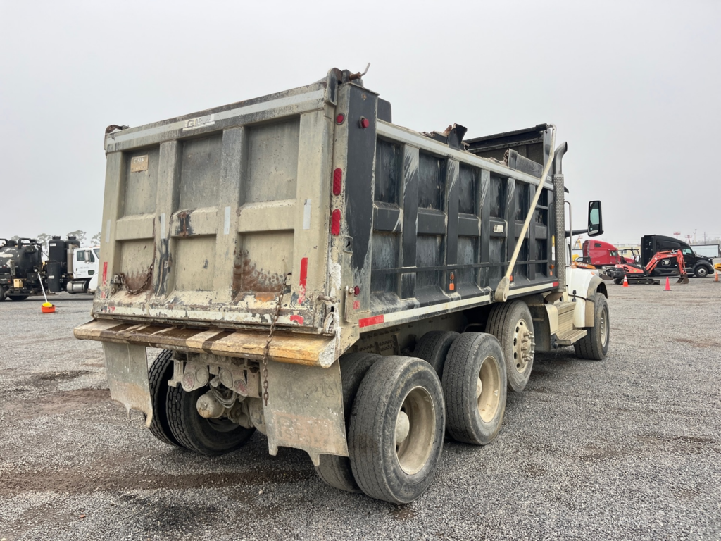 2024 Peterbilt 567 8x4 Tri/A photo 5