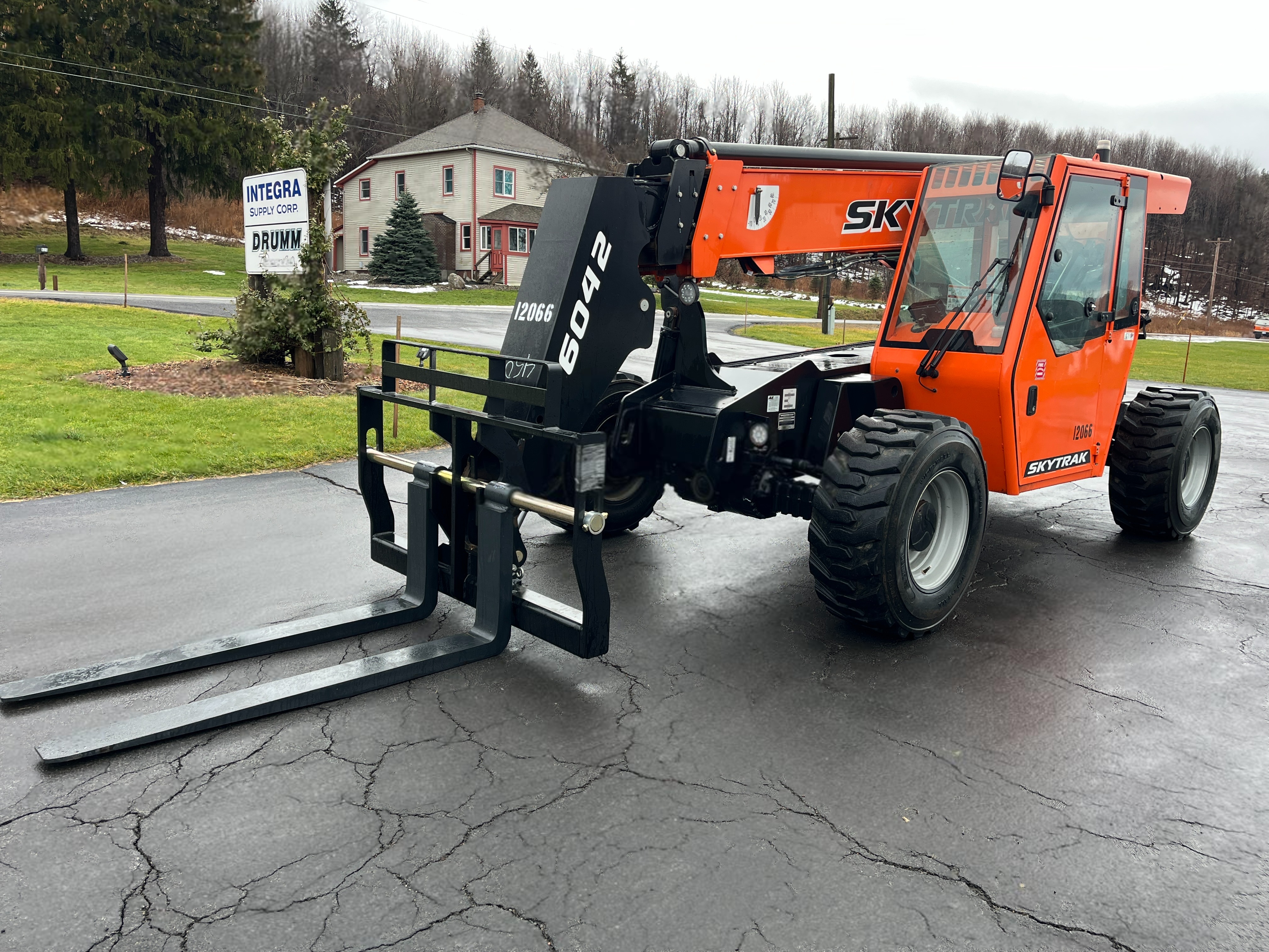 2024 SkyTrak Telehandler photo 1
