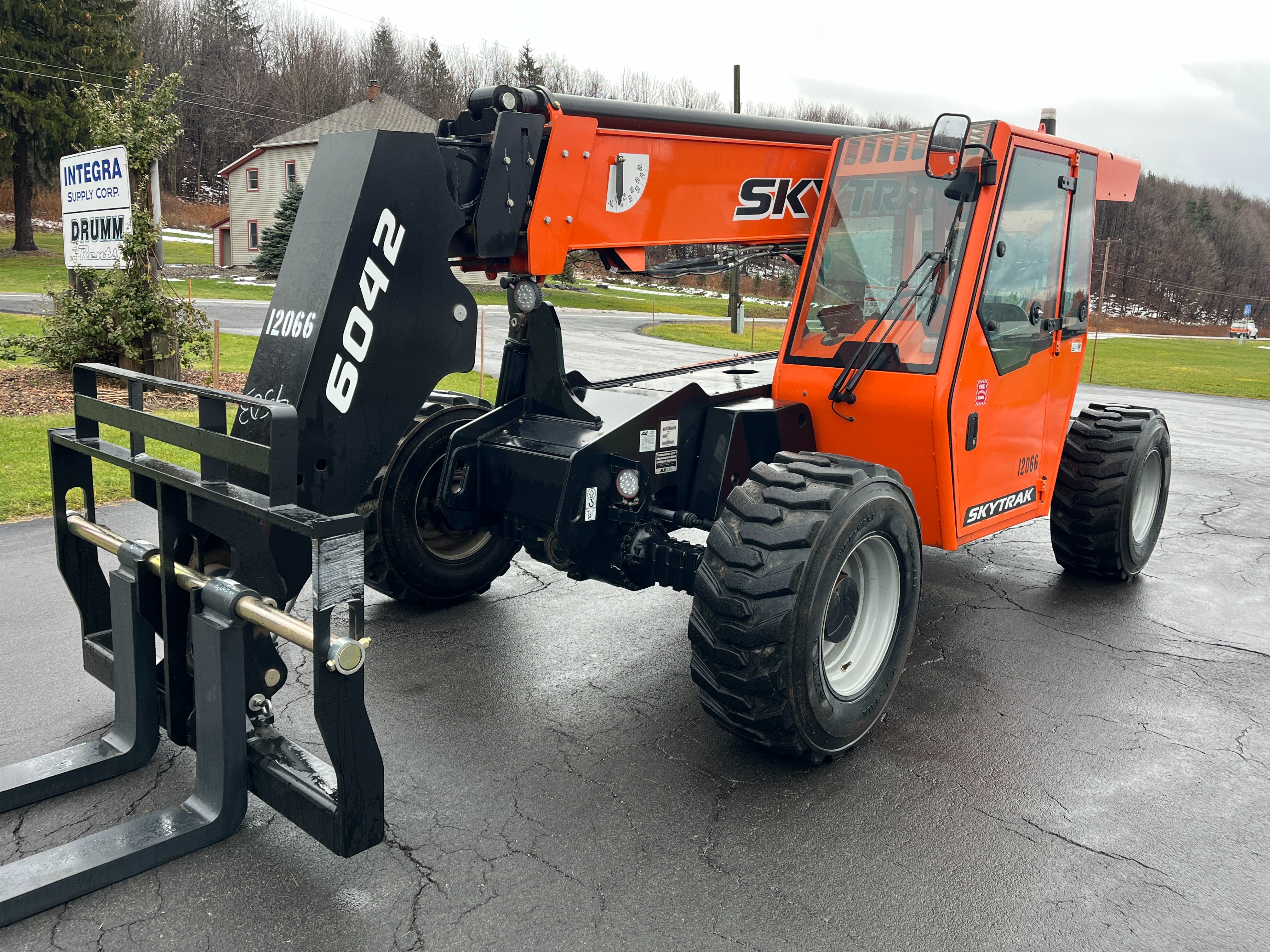 2024 SkyTrak Telehandler photo 2