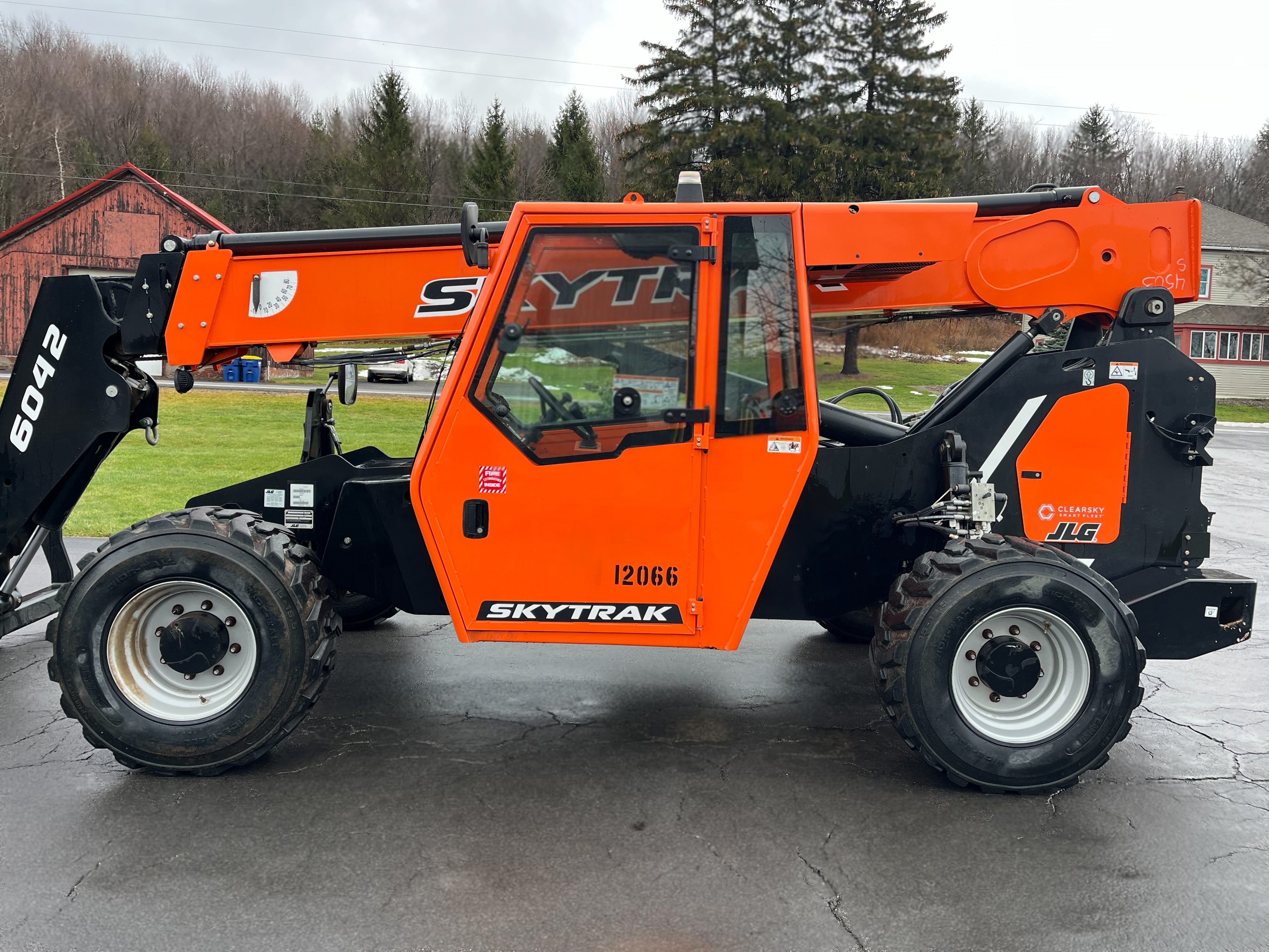 2024 SkyTrak Telehandler photo 3
