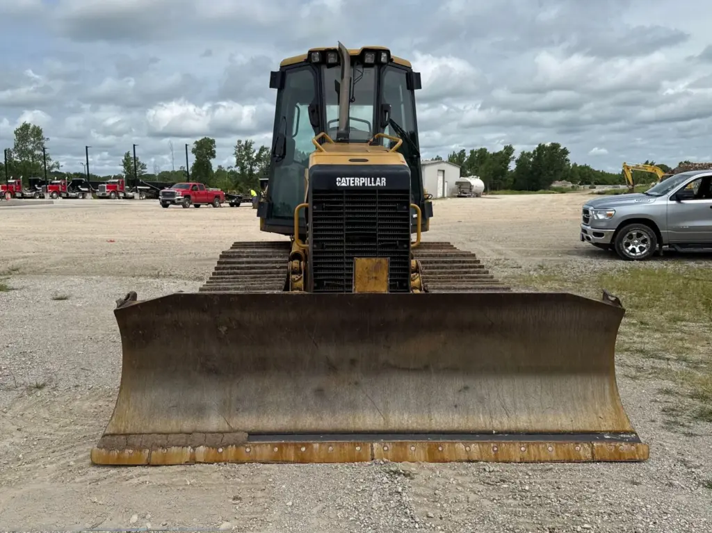 Caterpillar D4K LGP dozer photo 2
