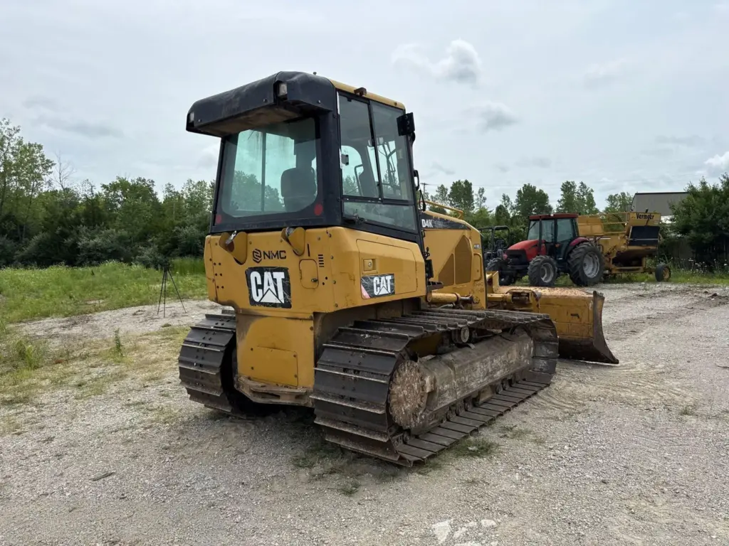 Caterpillar D4K LGP dozer photo 5