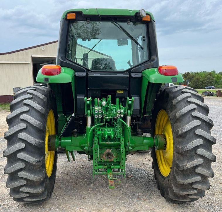 John Deere 7130 MFWD tractor photo 4