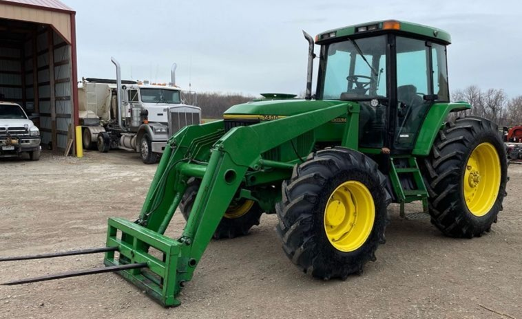 John Deere 7400 tractor photo 1