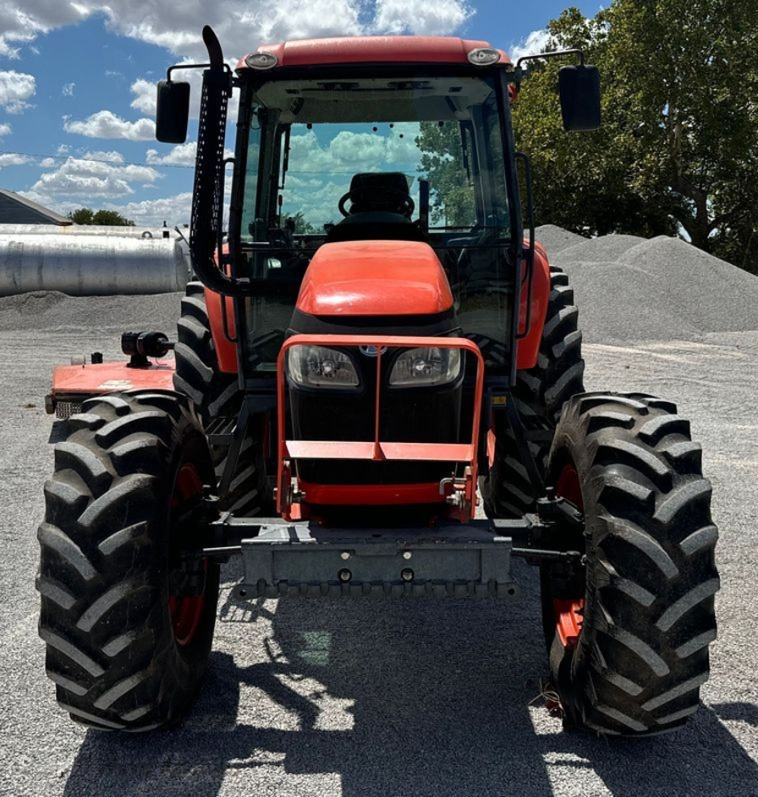 Kubota M108S MFWD tractor photo 2