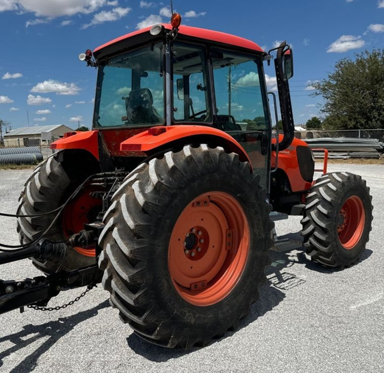 Kubota M108S MFWD tractor photo 5